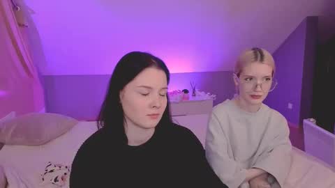 Snapshot of aataraxx chatting on February 16, 5:59 pm Fiona and Harry online show from February 16, 5:59 pm