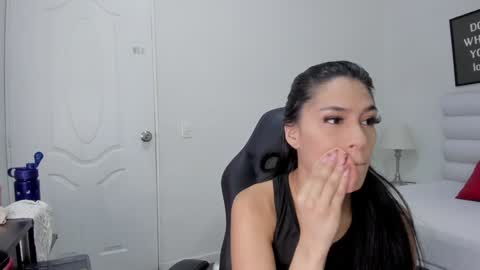 Snapshot of abbey_walker chatting on January 23, 2:33 am abbey_walker online show from January 23, 2:33 am