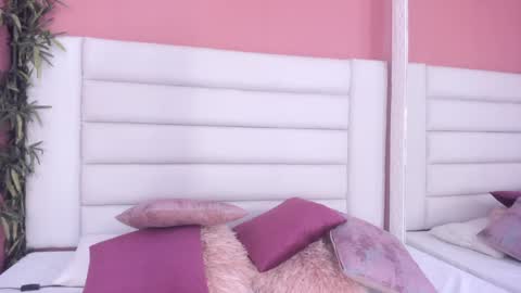 Snapshot of abbey_walker chatting on February 2, 2:48 am abbey_walker online show from February 2, 2:48 am