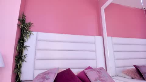 Snapshot of abbey_walker chatting on February 12, 1:41 am abbey_walker online show from February 12, 1:41 am