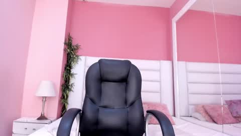 Snapshot of abbey_walker chatting on February 14, 4:15 am abbey_walker online show from February 14, 4:15 am