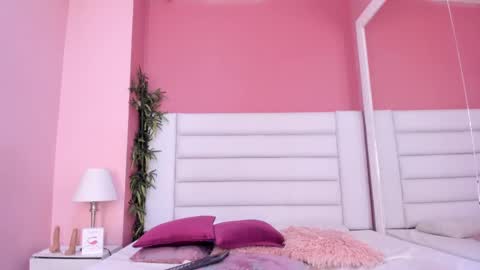 Snapshot of abbey_walker chatting on February 15, 6:12 am abbey_walker online show from February 15, 6:12 am