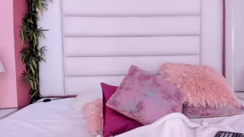 Snapshot of abbey_walker chatting on February 26, 6:15 am abbey_walker online show from February 26, 6:15 am