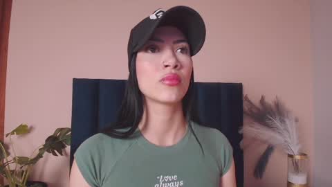 Snapshot of abbiejoness_ chatting on June 6, 12:10 pm Abbie Joness online show from June 6, 12:10 pm