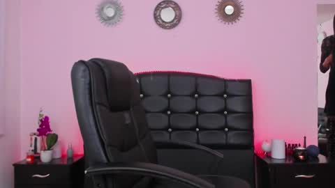 Abbigail Fuster  online show from February 14, 11:10 am