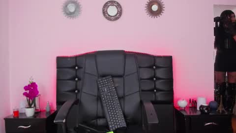 Abbigail Fuster  online show from February 18, 11:00 am