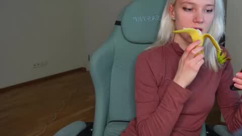 Snapshot of abby_laker chatting on December 3, 5:33 pm ABBY LAKER online show from December 3, 5:33 pm