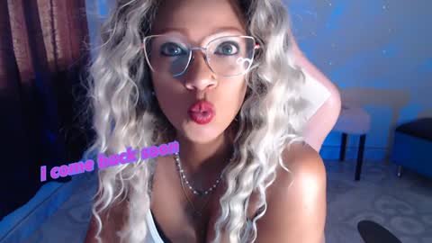 Snapshot of abby_liu chatting on January 6, 9:22 pm May Imstagram online show from January 6, 9:22 pm