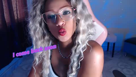 Snapshot of abby_liu chatting on January 11, 8:32 pm May Imstagram online show from January 11, 8:32 pm