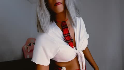 Snapshot of abby_liu chatting on January 25, 4:46 pm May Imstagram online show from January 25, 4:46 pm