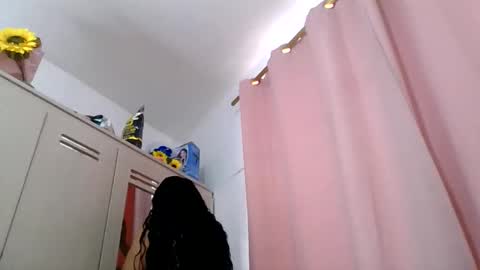 Snapshot of abby_moss_2 chatting on June 3, 2:33 pm abby_moss_2 online show from June 3, 2:33 pm