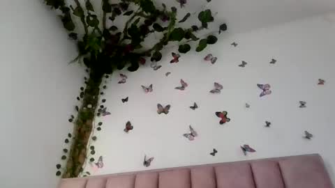 Snapshot of abby_moss_2 chatting on July 7, 1:04 pm abby_moss_2 online show from July 7, 1:04 pm
