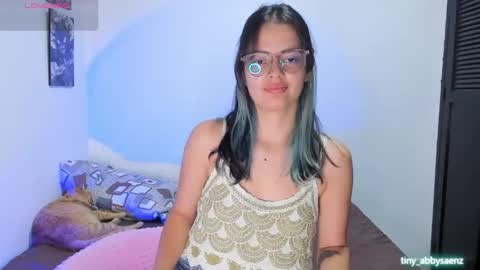 Snapshot of abby_saenz01 chatting on September 29, 6:46 pm Abby Saenz online show from September 29, 6:46 pm