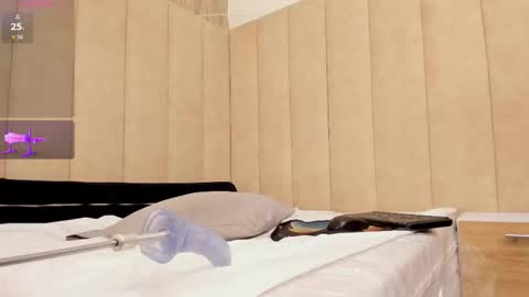 abby_swett1 online show from November 7, 3:12 pm