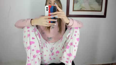 Snapshot of abbyhowlland chatting on March 7, 6:46 am sara online show from March 7, 6:46 am