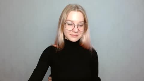 Snapshot of abbymoore__ chatting on January 7, 9:07 am Abby Lovense is active online show from January 7, 9:07 am