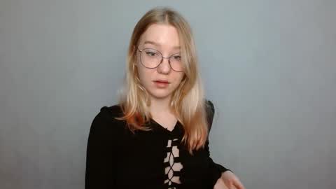 Snapshot of abbymoore__ chatting on February 6, 12:05 pm Abby Lovense is active online show from February 6, 12:05 pm