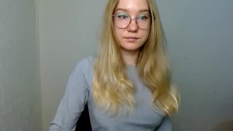 Snapshot of abbymoore__ chatting on November 29, 9:34 am Abby Lovense is active online show from November 29, 9:34 am