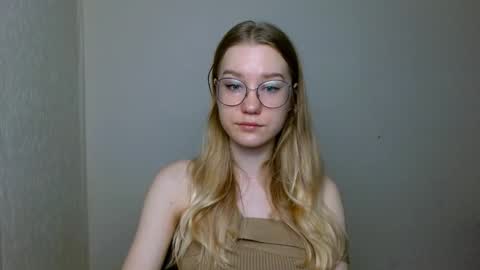 Snapshot of abbymoore__ chatting on December 1, 10:09 am Abby Lovense is active online show from December 1, 10:09 am