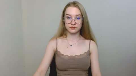 Snapshot of abbymoore__ chatting on August 2, 10:03 am Abby Lovense is active online show from August 2, 10:03 am