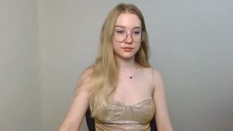 Snapshot of abbymoore__ chatting on August 5, 10:07 am Abby Lovense is active online show from August 5, 10:07 am