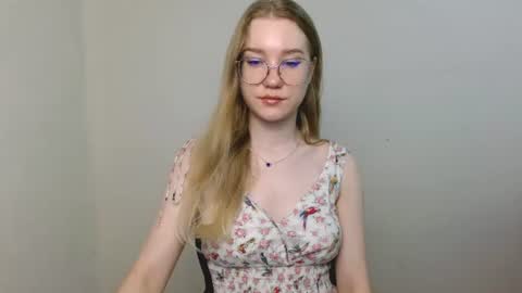 Snapshot of abbymoore__ chatting on August 7, 9:33 am Abby Lovense is active online show from August 7, 9:33 am