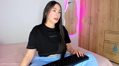 Snapshot of abbyquinn__ chatting on June 25, 7:13 am Abby online show from June 25, 7:13 am
