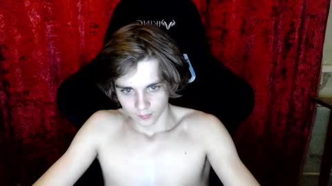 Snapshot of abbysal_blade chatting on December 20, 11:21 am abbysal_blade online show from December 20, 11:21 am