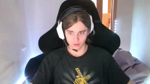 Snapshot of abbysal_blade chatting on October 23, 6:23 am abbysal_blade online show from October 23, 6:23 am