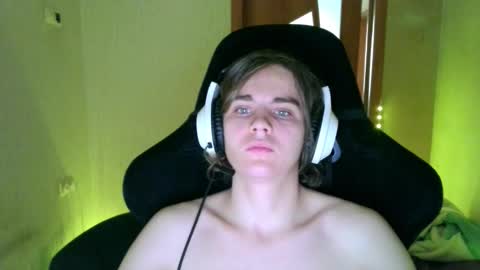 Snapshot of abbysal_blade chatting on October 30, 7:32 am abbysal_blade online show from October 30, 7:32 am