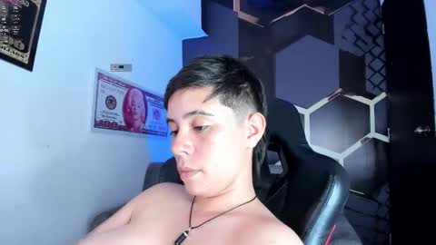 Snapshot of abbysmiitth_ chatting on October 28, 10:01 pm Abby Smith online show from October 28, 10:01 pm