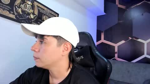 Snapshot of abbysmiitth_ chatting on November 17, 7:08 pm Abby Smith online show from November 17, 7:08 pm