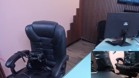 Snapshot of abbystones chatting on December 4, 11:19 am Abby Stones online show from December 4, 11:19 am