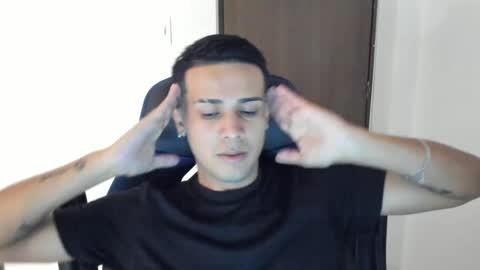 Snapshot of abelasburgo chatting on December 7, 1:58 am Independence model AbelAsburgo online show from December 7, 1:58 am