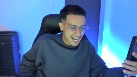 Snapshot of abelasburgo chatting on December 17, 2:01 am Independence model AbelAsburgo online show from December 17, 2:01 am