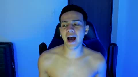 Snapshot of abelasburgo chatting on December 23, 4:33 am Independence model AbelAsburgo online show from December 23, 4:33 am