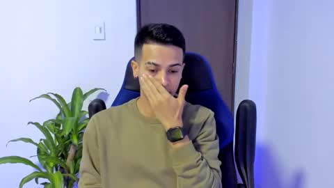 Snapshot of abelasburgo chatting on March 9, 7:23 am Independence model AbelAsburgo online show from March 9, 7:23 am