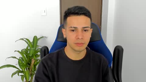 Snapshot of abelasburgo chatting on March 9, 4:44 pm Independence model AbelAsburgo online show from March 9, 4:44 pm