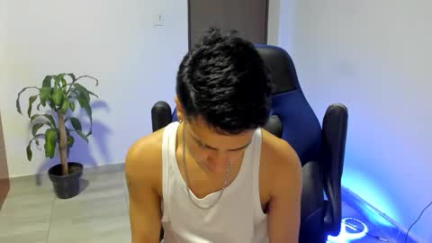 Snapshot of abelasburgo chatting on December 5, 2:20 am Independence model AbelAsburgo online show from December 5, 2:20 am