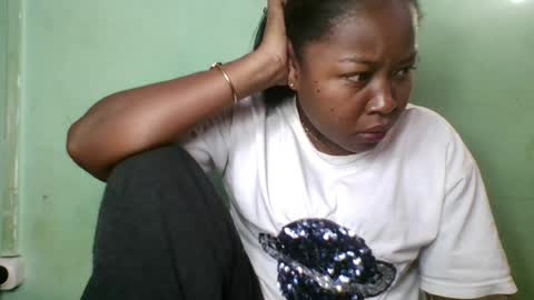 abella677022 online show from June 29, 5:03 am