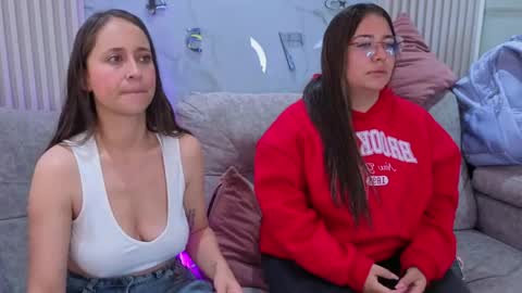abella_as_ online show from April 22, 1:34 pm