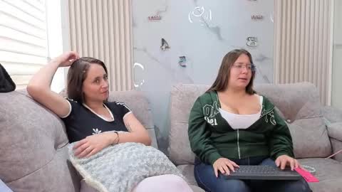abella_as_ online show from May 4, 3:19 pm