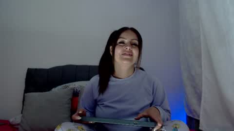 Snapshot of abella_as_ chatting on July 2, 3:23 am abella_as_ online show from July 2, 3:23 am