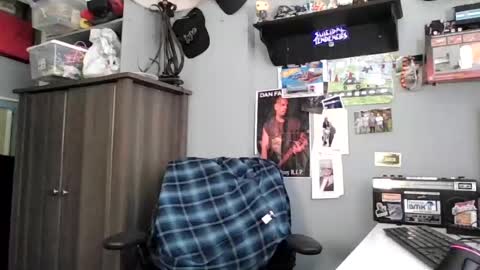 Snapshot of abennett76 chatting on June 23, 3:43 pm AJ online show from June 23, 3:43 pm