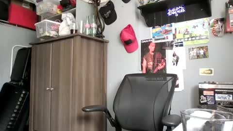 Snapshot of abennett76 chatting on July 1, 7:46 pm AJ online show from July 1, 7:46 pm