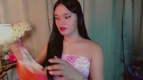 Snapshot of abetterchristine chatting on December 17, 12:33 pm Abetterchristine online show from December 17, 12:33 pm