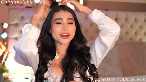 abie_owen online show from January 4, 12:05 am