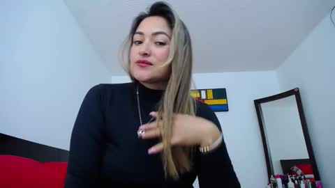 Snapshot of abie_spicy_ chatting on December 8, 1:47 pm ximena online show from December 8, 1:47 pm