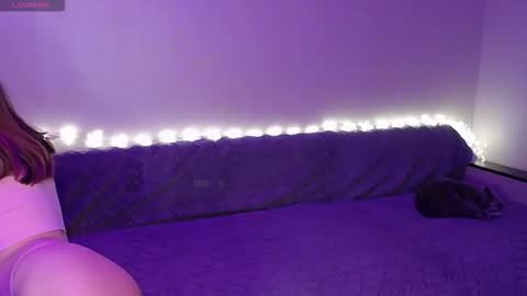 Snapshot of abigailwills chatting on December 4, 4:27 pm Abigail online show from December 4, 4:27 pm