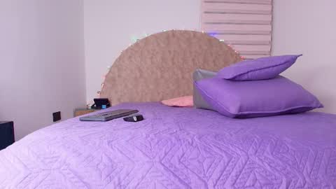 Snapshot of abiigail_fox chatting on December 14, 3:01 am Abigail online show from December 14, 3:01 am